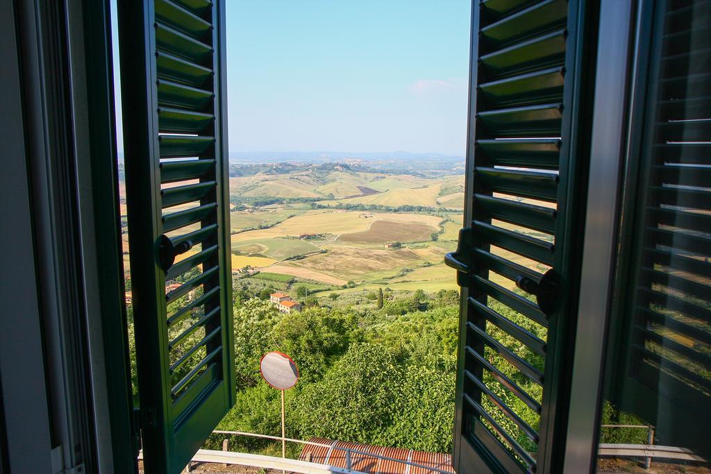 La Casa Panoramica Hotel Chianni Buitenkant foto