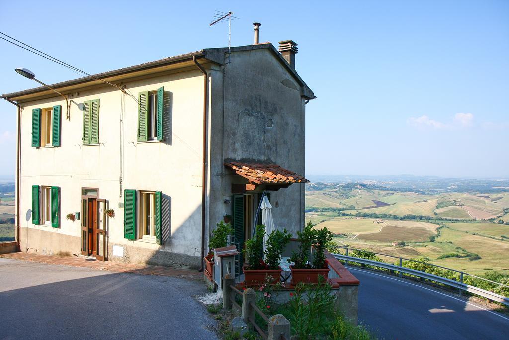 La Casa Panoramica Hotel Chianni Buitenkant foto